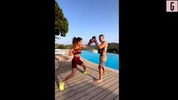 VIDEO / La Canalis picchia duro: “Non ho resistito”