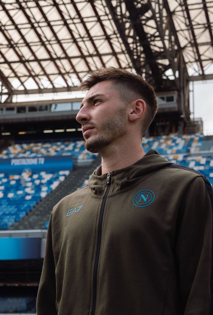 GALLERY Gilmour e Simeone modelli per un giorno: gli scatti con la tuta del Napoli - immagine 5