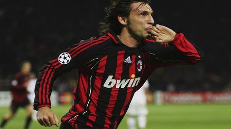 Andrea Pirlo, grande leggenda rossonera. Andrea Pirlo, grande leggenda rossonera.