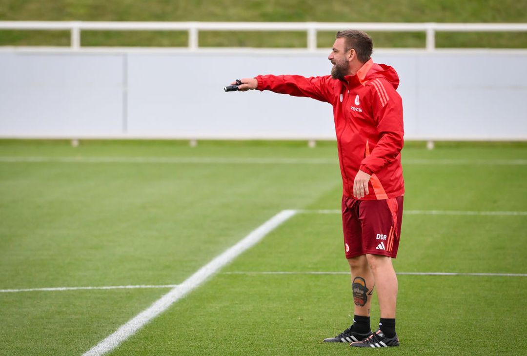 Ritiro Roma, Dovbyk scalda i motori: le indicazioni di De Rossi – FOTO GALLERY - immagine 5