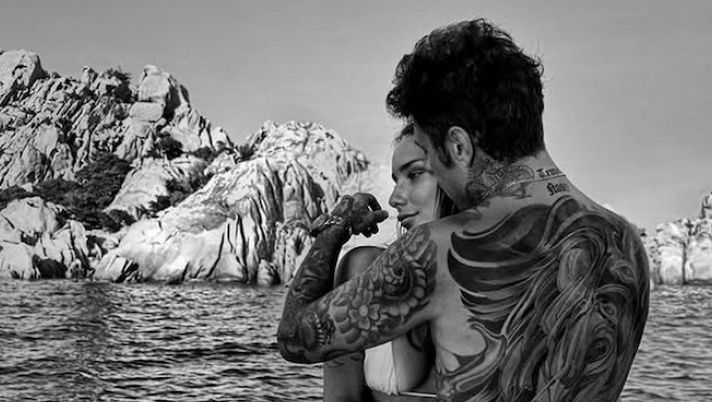 Fedez con Giulia sui social: “Se smetti di inseguire smetti di scappare” Fedez con Giulia sui social: “Se smetti di inseguire smetti di scappare” - immagine 1