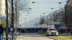 I due cortei e i tanti colori del derby: il Grasshopper torna a battere lo Zurigo…