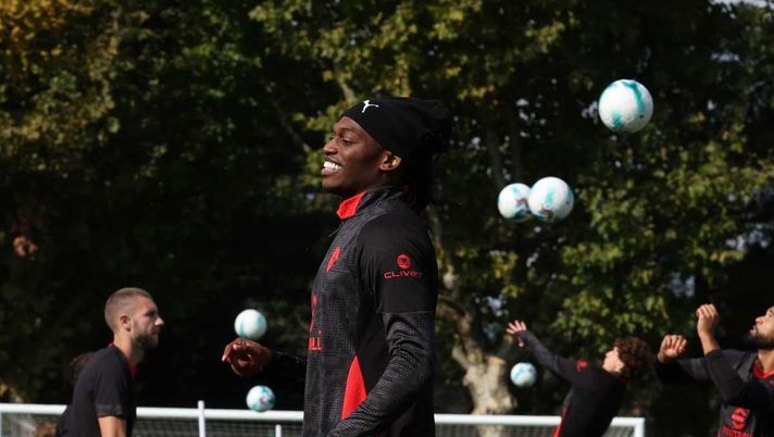 Rafael Leao (attaccante AC Milan), qui durante una seduta di allenamento con i rossoneri a Milanello | Milan News (Getty Images) Leao al lavoro, Gazzetta: 'Rafa è un dentro o fuori': se non riprende il posto da titolare col Milan ...