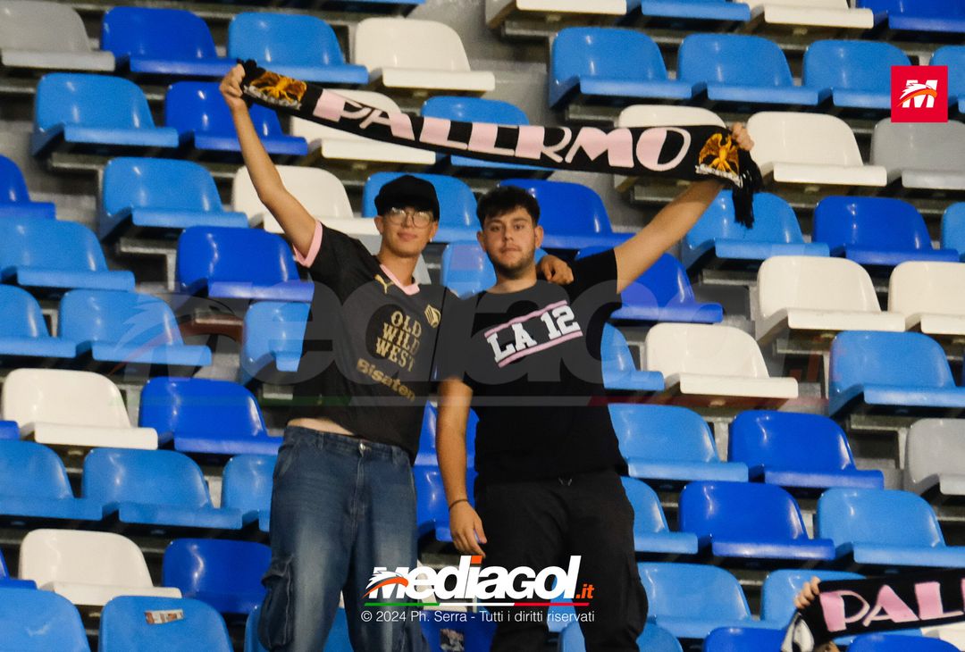 FOTOTIFO Napoli-Palermo 5-0, gli scatti ai tifosi al “Maradona” (GALLERY) - immagine 9