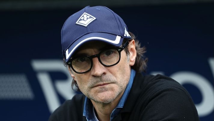 COMO, ITALY - FEBRUARY 14: ACF Fiorentina coach Paolo Vanoli looks on during the Serie A match between Como 1907 and ACF Fiorentina at Giuseppe Sinigaglia Stadium on February 14, 2026 in Como, Italy. (Photo by Marco Luzzani/Getty Images) Vanoli: “Il ruolo di Fabbian e che risposta di Fazzini! Lezzerini, Mandragora e la gogna su Ranieri…” - immagine 1