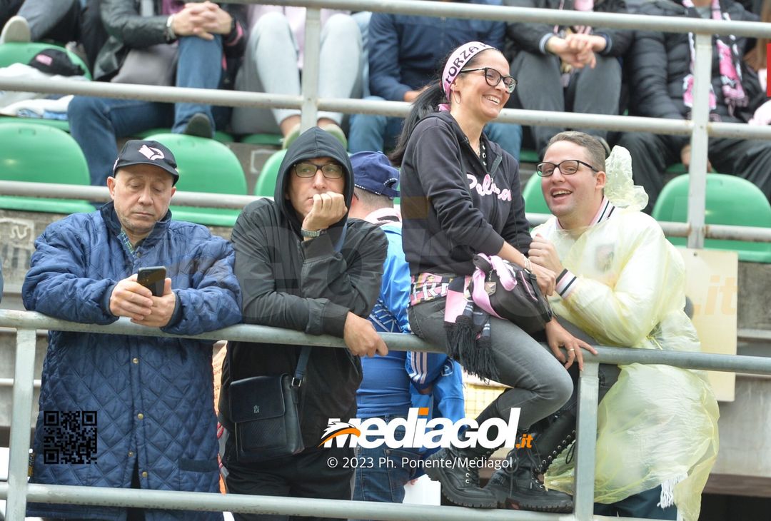 FOTOTIFO Palermo-Cittadella 0-1, gli scatti ai tifosi al “Renzo Barbera” (GALLERY) - immagine 58
