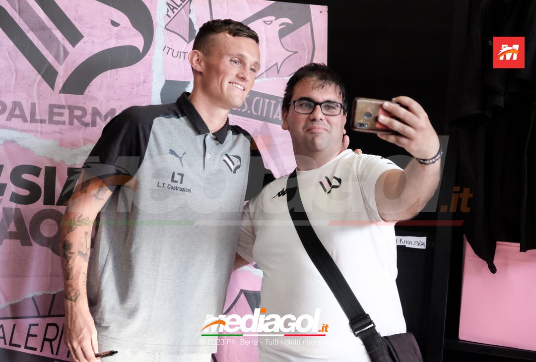 FOTO PALERMO: Liam Henderson incontra i tifosi allo Store Ufficiale (GALLERY) - immagine 68