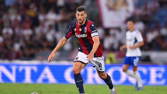 BOLOGNA, ITALY - AUGUST 30: Remo Freuler of Bologna FC during the Serie A match between Bologna FC 1909 and Como 1907 at Renato Dall'Ara Stadium on August 30, 2025 in Bologna, Italy. (Photo by Alessandro Sabattini/Getty Images) Roma, a centrocampo piace Freuler: lo svizzero è in scadenza col Bologna - immagine 1