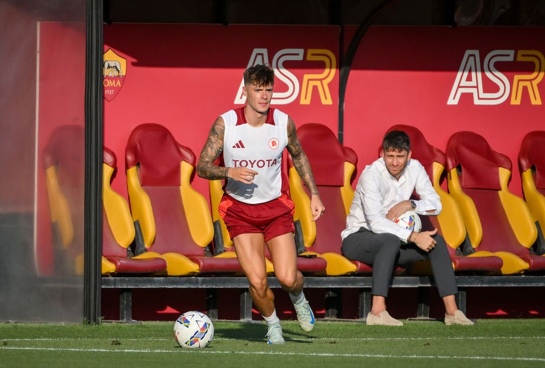Trigoria, Dovbyk nel primo allenamento con i nuovi compagni – FOTO GALLERY - immagine 4