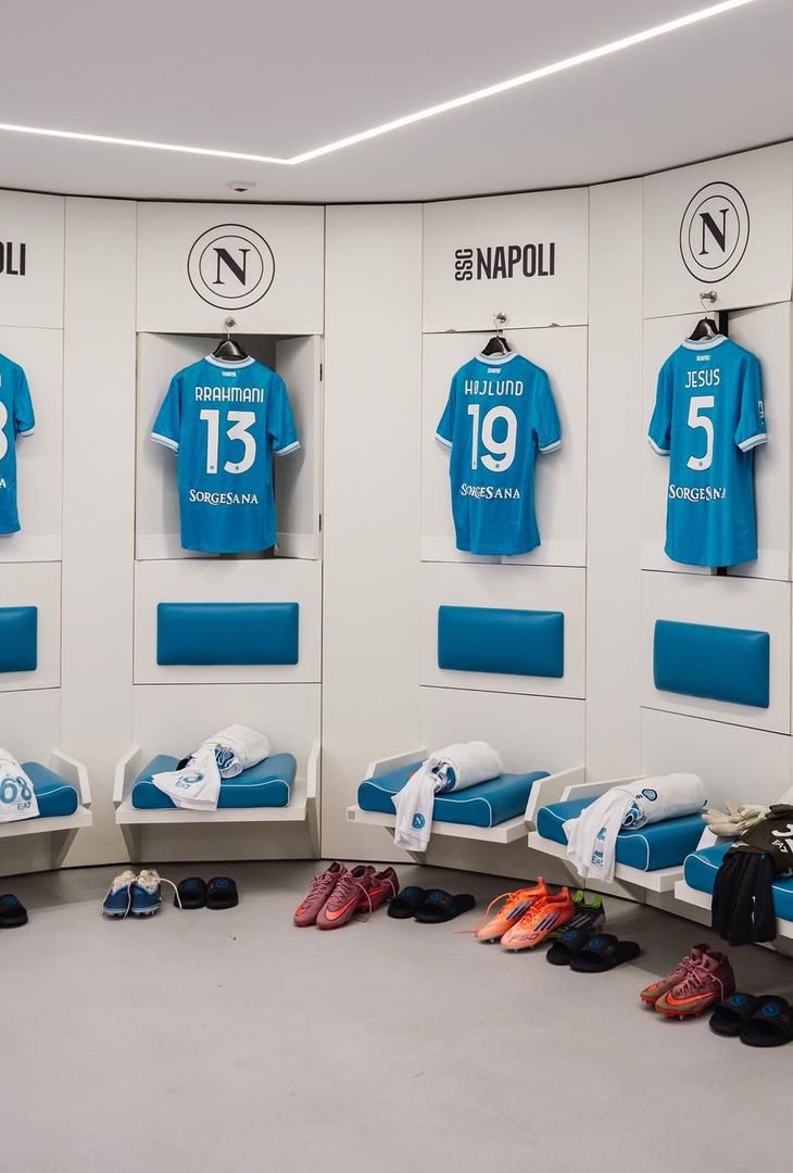Napoli-Pisa, tutto pronto nello spogliatoio azzurro! La scelta sulla maglia – GALLERY - immagine 2