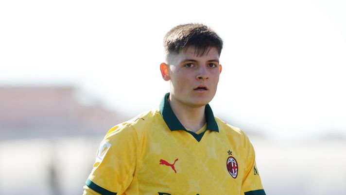 MILAN, ITALY - FEBRUARY 21: Francesco Domnitei of AC Milan U20 Primavera looks on during the Primavera 1 match between AC Milan U20 and SSC Napoli U20 on February 21, 2026 in Milan, Italy. (Photo by Francesco Scaccianoce/AC Milan via Getty Images) Primavera, Milan-Bologna: finisce 1 a 1 il match, Papazov risponde a Domnitei - immagine 1
