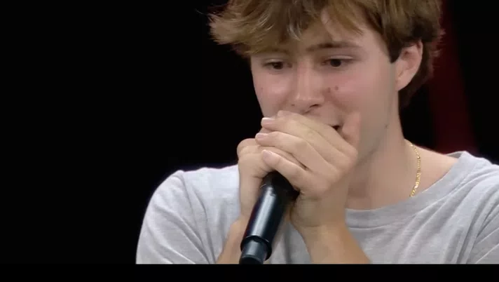 “Tu sei Superga perché sei uno schianto”: verso choc in canzone a X-Factor - immagine 1