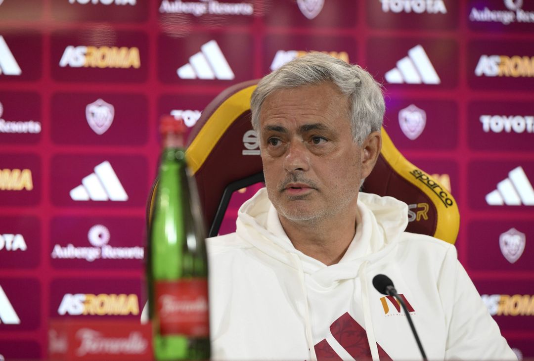 Roma, la conferenza stampa di Mourinho alla viglia del Napoli – FOTO GALLERY - immagine 3