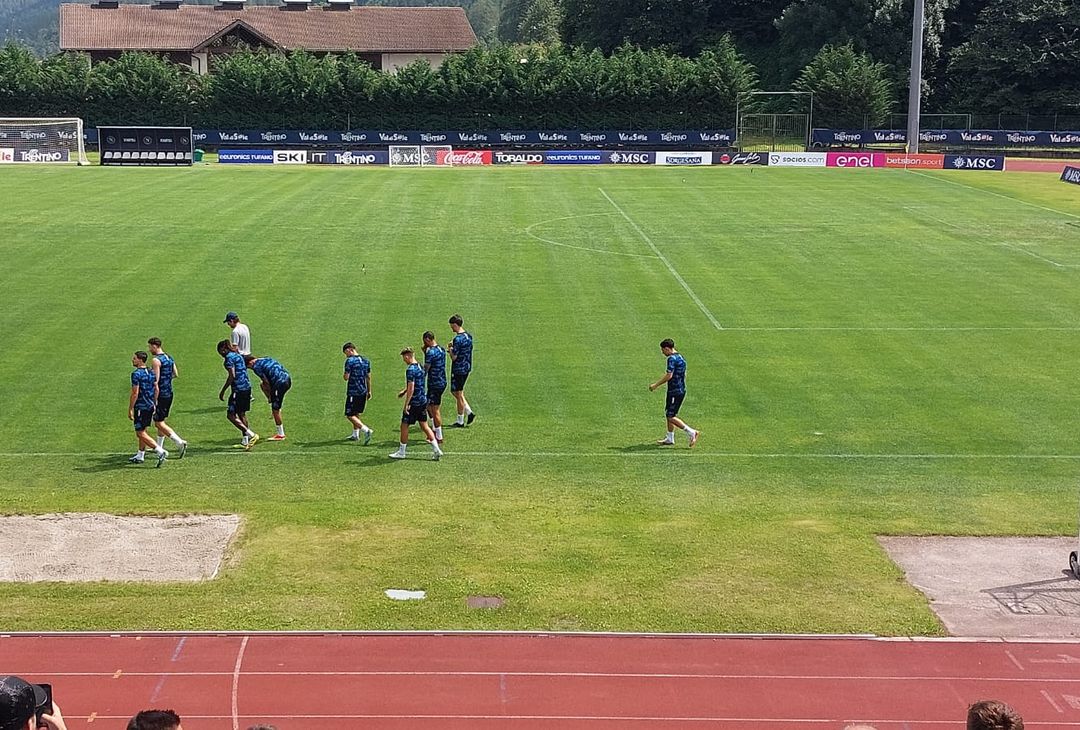 GALLERY Conte rientra in campo con una parte della squadra - immagine 4