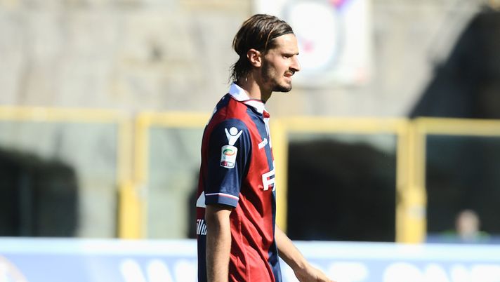 BOLOGNA, ITALY - SEPTEMBER 20: Marios Oikonomou # 2 of Bologna FC reacts during the Serie A match between Bologna FC and Frosinone Calcio at Stadio Renato Dall'Ara on September 20, 2015 in Bologna, Italy. (Photo by Mario Carlini / Iguana Press/Getty Images) Morte Oikonomou, il messaggio di cordoglio del Napoli e di De Laurentiis - immagine 1