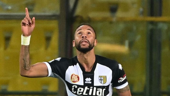 Parma's Brazilian defender Hernani celebrates after scoring during the Italian Serie A football match Parma vs Inter Milan on March 04, 2021 at the Ennio-Tardini stadium in Parma. (Photo by MIGUEL MEDINA / AFP) (Photo by MIGUEL MEDINA/AFP via Getty Images) Gazzetta: “Parma, Osorio e Hernani da valutare per il Milan. Come saranno gestiti i nuovi” - immagine 1