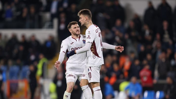 ISTANBUL, TURKEY - NOVEMBER 24: Ernest Muci of Trabzonspor celebrates after scoring his team's first goal during the Trendyol Süper Lig match between Rams Basaksehir FK and Trabzonspor at Basaksehir Fatih Terim Stadyumu on November 24, 2025 in Istanbul, Turkey. (Photo by Ahmad Mora/Getty Images) Trabzonspor-Kasimpasa: lo streaming gratis della gara - immagine 1