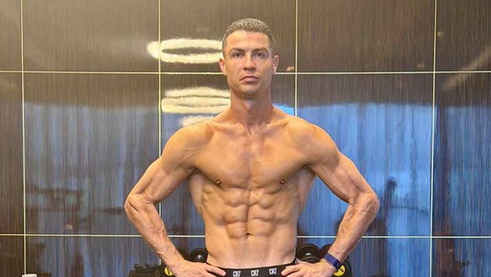 Instagram @cristiano Cristiano Ronaldo, 40 anni e non sentirli: fisico impressionante, la foto - immagine 1
