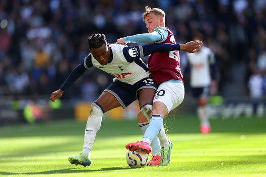 Jarrod Bowen e Destiny Udogie nell'ultima sfida di Premier tra Tottenham e West Ham (Foto di Marc Atkins/Getty Images) Il West Ham sfida il Tottenham nel derby di Londra: le quote e il pronostico di DDD- immagine 2