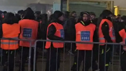 I tifosi azzurri lasciano finalmente San Siro: tanti cori di sostegno per la squadra