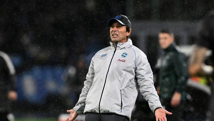 La reazione di Conte al rigore sbagliato da Hojlund Conte Hojlund