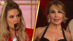 Ultimo confronto D’Urso-Lucarelli: “Scambiarsi parole tenere? Non riesco a essere finta”