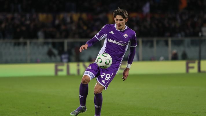 GERMOGLI PH: 27 NOVEMBRE 2025 FIRENZE STADIO ARTEMIO FRANCHI CONFERENCE LEAGUE FIORENTINA VS AEK NELLA FOTO FORTINI Fortini: “Siamo una famiglia. Contro il Verona vincere per noi e per la città” - immagine 1