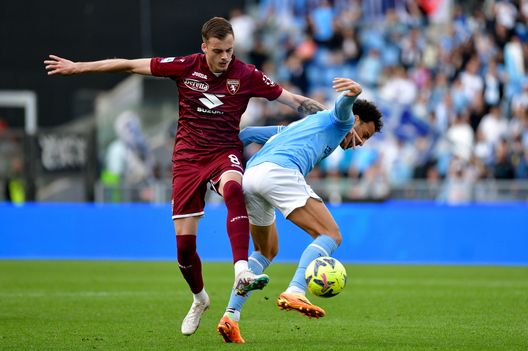 ROME, ITALY - APRIL 22: Felipe Anderson of SS Lazio compete for the ball with Ivan Ilic of Torino FC during the Serie A match between SS Lazio and Torino FC at Stadio Olimpico on April 22, 2023 in Rome, Italy. (Photo by Marco Rosi - SS Lazio/Getty Images)
