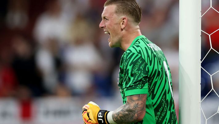 GELSENKIRCHEN, GERMANY - JUNE 30: Jordan Pickford of England reacts during the UEFA EURO 2024 round of 16 match between England and Slovakia at Arena AufSchalke on June 30, 2024 in Gelsenkirchen, Germany. (Photo by Carl Recine/Getty Images) Euro 2024, Inghilterra-Svizzera 6-4 d.c.r.:Pickford porta i Tre Leoni in semifinale - immagine 1