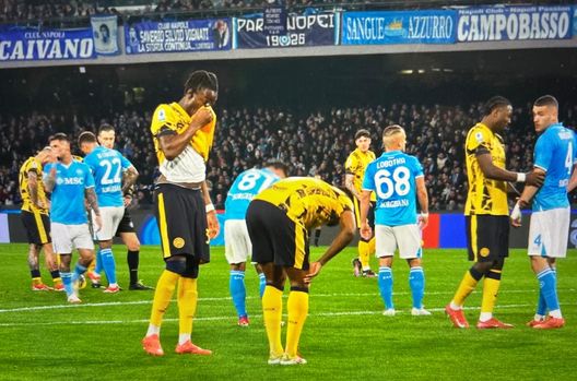 Napoli, tifoso sputa a Farris: 12.000 euro di multa al club di De Laurentiis- immagine 3
