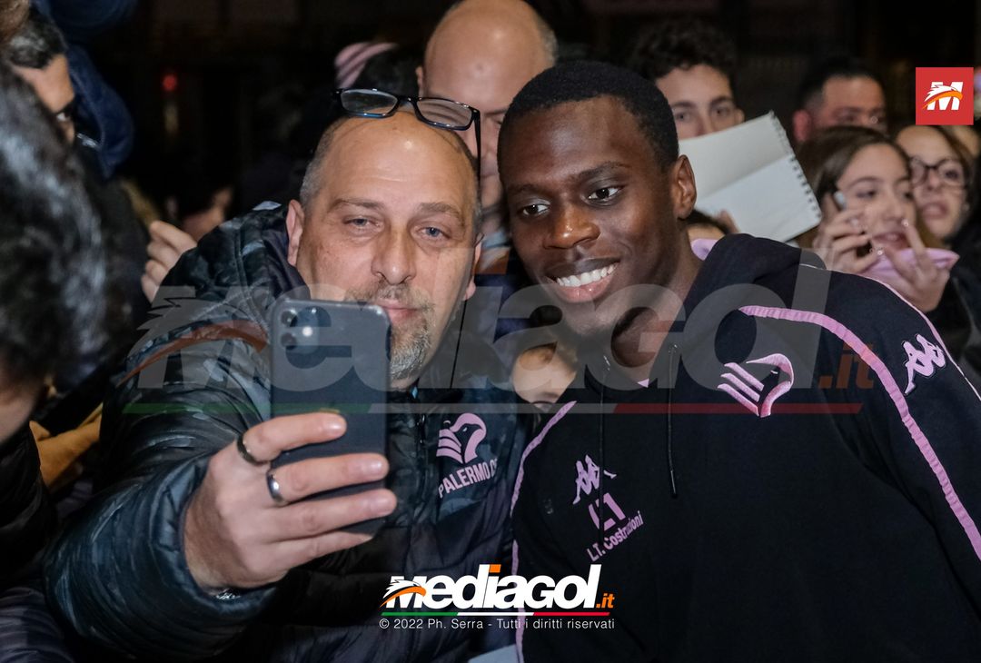 FOTO Palermo: Accardi, Saric e Gomes accendono l’albero al ‘Barbera’ (Gallery) - immagine 23