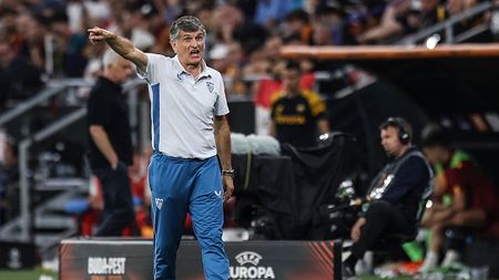 BUDAPEST, HUNGARY - MAY 31: José Luis Mendilibar, head coach of Sevilla FC reacts during the UEFA Europa League 2022/23 final match between Sevilla FC and AS Roma at Puskas Arena on May 31, 2023 in Budapest, Hungary. (Photo by Maja Hitij/Getty Images)