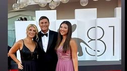 VIDEO / Red Carpet a Venezia: Zanetti sfila con la moglie Paula e la figlia