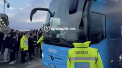 Il bus del Napoli è allo Stadium! Cori dei tifosi della Juventus contro Conte