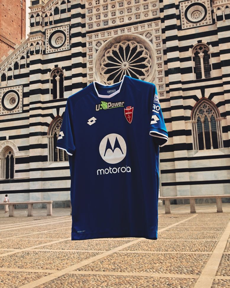 Monza, presentate le nuove maglie con il claim 'Per Tutta la Città'