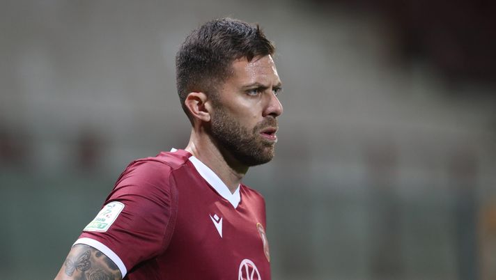 REGGIO CALABRIA, ITALY - FEBRUARY 01: Jeremy Menez of Reggina looks on during the Serie B match between Reggina and US Salernitana at Stadio Oreste Granillo on February 01, 2021 in Reggio Calabria, Italy. (Photo by Maurizio Lagana/Getty Images) Menez riparte dal Bari dei De Laurentiis: nuova avventura in serie B per l’ex Milan - immagine 1