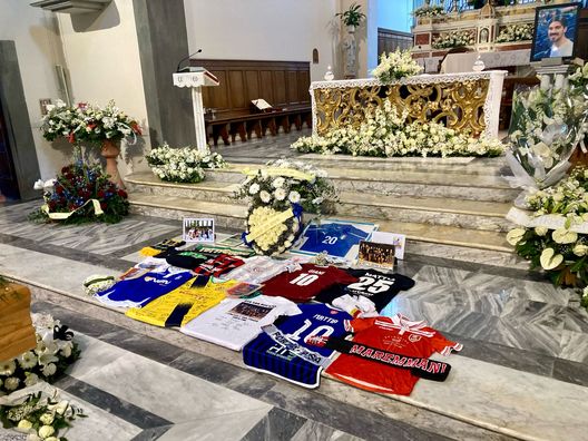 Montopoli piange Mattia Giani. Gli strazianti omaggi al funerale del ragazzo- immagine 2