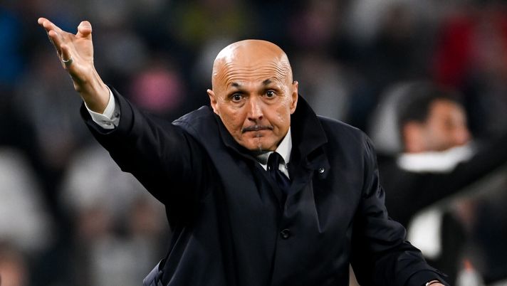 TURIN, ITALY - MARCH 21: Head coach of Juventus Luciano Spalletti reacts during the Serie A match between Juventus FC and US Sassuolo Calcio at Allianz Stadium on March 21, 2026 in Turin, Italy. (Photo by Daniele Badolato - Juventus FC/Juventus FC via Getty Images) Juve, Spalletti sbotta: “Rigorista? Maremma impestata, facciamo un referendum” - immagine 1