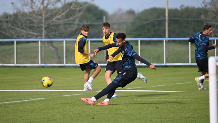 NAPLES, ITALY - NOVEMBER 14: Cyril Ngonge of Napoli during an SSC Napoli training session on November 14, 2024 in Naples, Italy. (Photo by SSC NAPOLI/SSC NAPOLI via Getty Images) Allenamento a Castel Volturno senza i nazionali