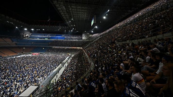 MILAN, ITALY - MAY 31: General view of the FC Internazionale fans gathering to watch the UEFA Champions League final between Paris Saint-Germain and FC Internazionale at Stadio Giuseppe Meazza on May 31, 2025 in Milan, Italy. (Photo by Diego Puletto - Inter via Getty Images)  Tar San Siro