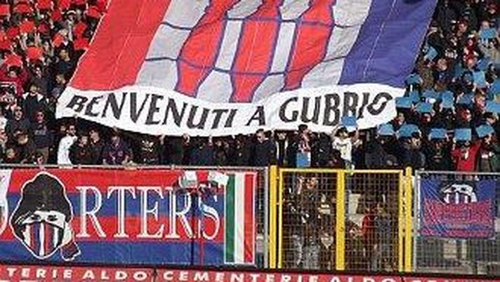 Una coreografia dei tifosi del Gubbio Gubbio tifosi