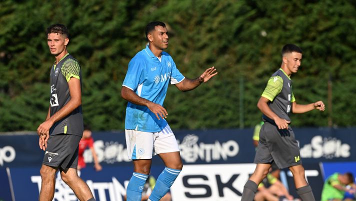 DIMARO, ITALY - JULY 16: SSC Napoli Walid Cheddira
during the Pre-season Friendly match between SSC Napoli and ASD Anaune Val di Non on July 16, 2024 in Dimaro, Italy. (Photo by SSC NAPOLI/SSC NAPOLI via Getty Images) Cheddira resta al Napoli, rifiutata la richiesta di due club stranieri: i dettagli - immagine 1