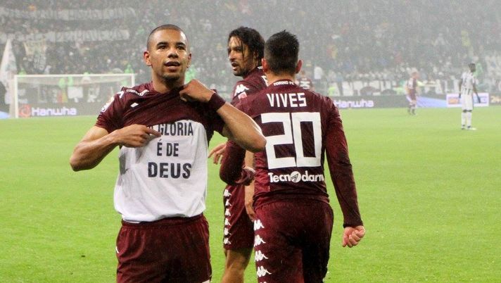 La gioa di Bruno Peres dopo l'eurogol nel derby Bruno Peres