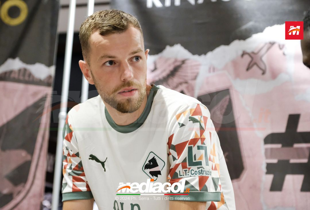 FOTO, i tifosi rosanero incontrano i propri beniamini alla Rinascente (Gallery) - immagine 12