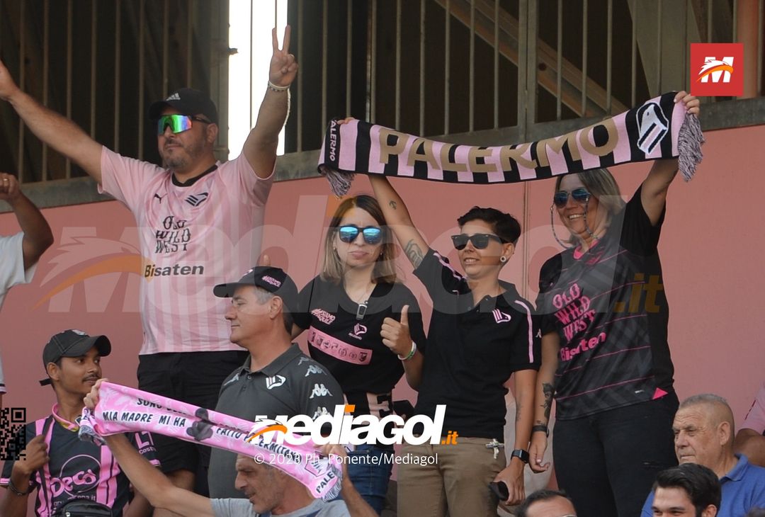 FOTOTIFO Palermo-Feralpisalò 3-0, gli scatti ai tifosi al “Renzo Barbera” (GALLERY) - immagine 70