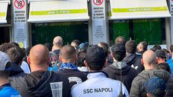 Torino-Inter, tifosi del Napoli assembrati fuori al Maradona a vedere la gara!