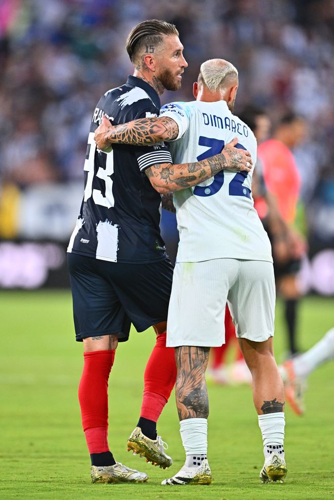 PASADENA, CALIFORNIA - JUNE 17: Federico Dimarco of FC Internazionale and Sergio Ramos after the FIFA Club World Cup 2025 group E match between CF Monterrey and FC Internazionale Milano at Rose Bowl Stadium on June 17, 2025 in Pasadena, California. (Photo by Mattia Ozbot - Inter/Inter via Getty Images) Sergio Ramos ‘torna’ in Spagna, ma da dirigente: entra nel club di Monchi- immagine 2