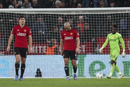 Amrabat, 90′ in panchina nella sconfitta esterna del Manchester United- immagine 2