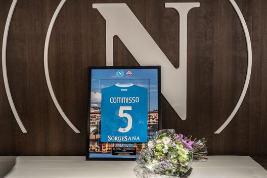 De Laurentiis, bel gesto al Maradona per omaggiare la famiglia Commisso – LA FOTO- immagine 3