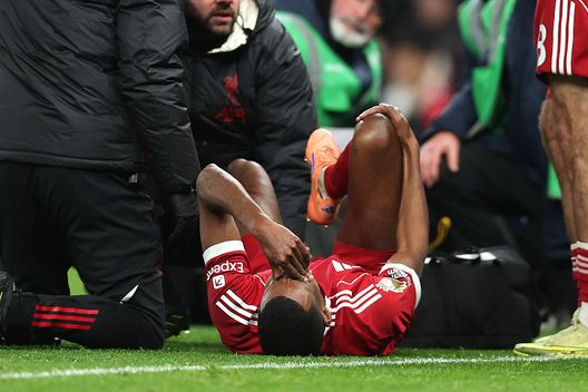 Liverpool, Isak segna e si fa male: si teme un grave infortunio alla gamba- immagine 2